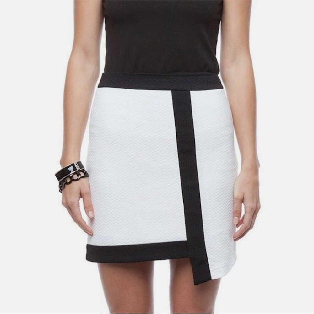 Elliatt Symmetry Mini Skirt
